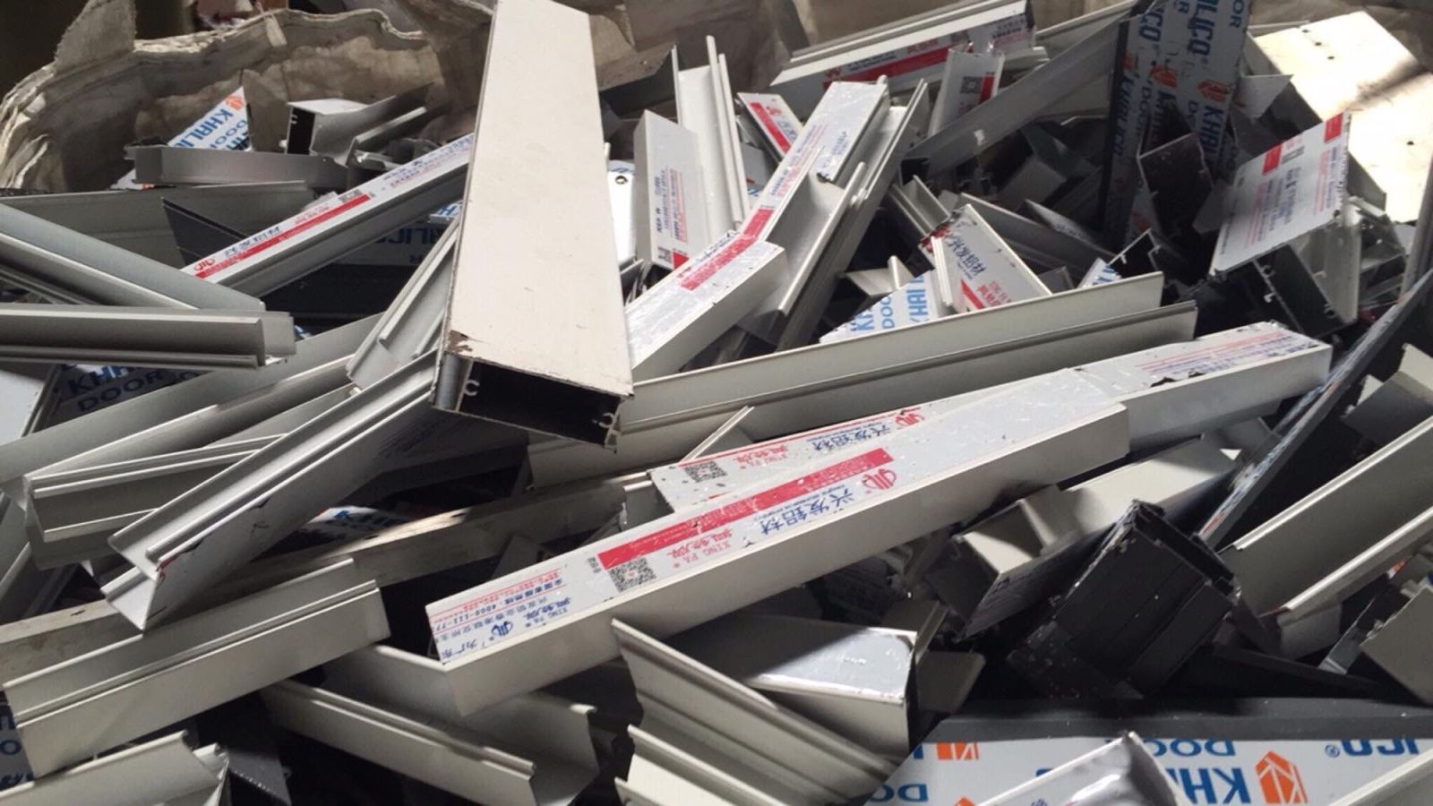 Thu mua phế liệu công trình giá cao tại TPHCM