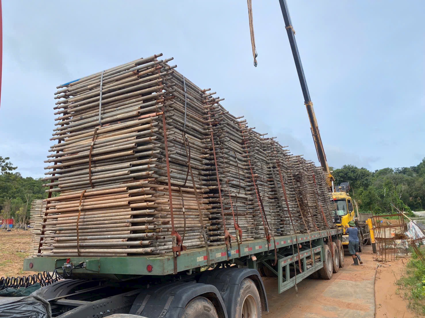 Mua sắt công trình giá cao