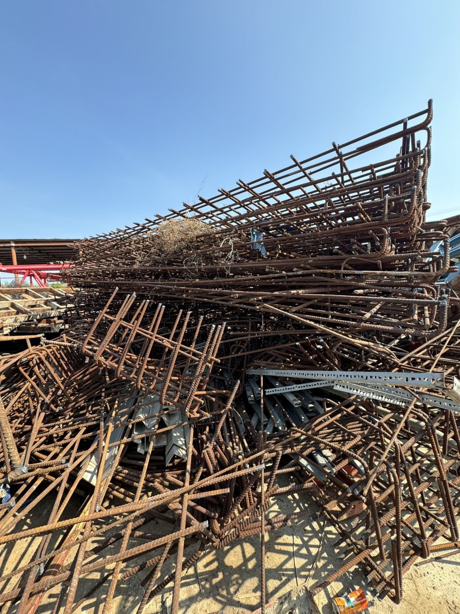 Mua sắt công trình giá cao