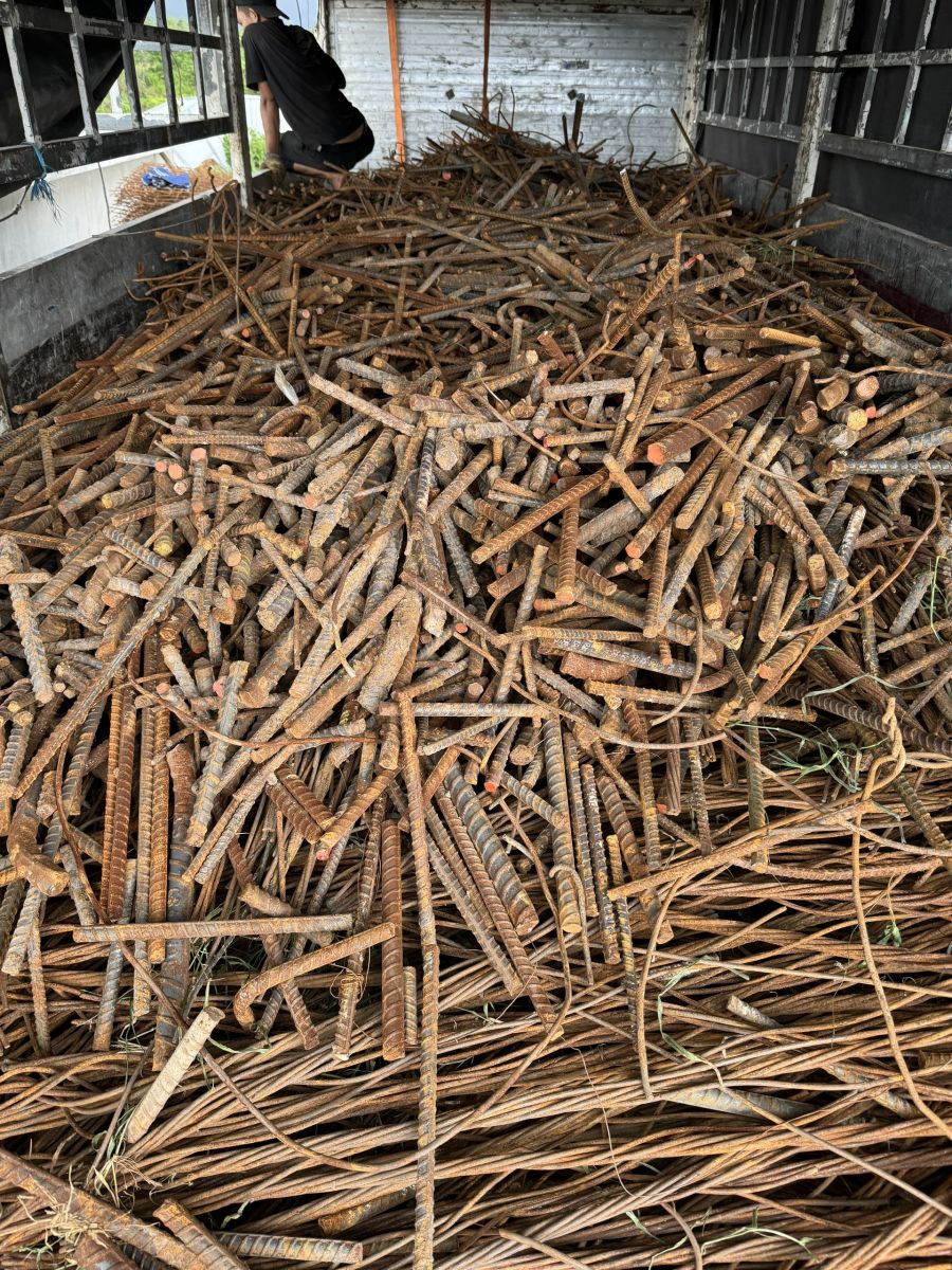 Mua sắt công trình giá cao