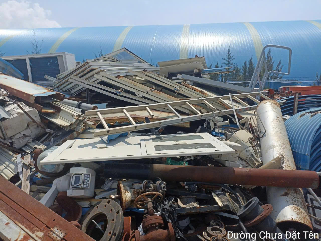 Nhà máy thu mua sắt phế liệu