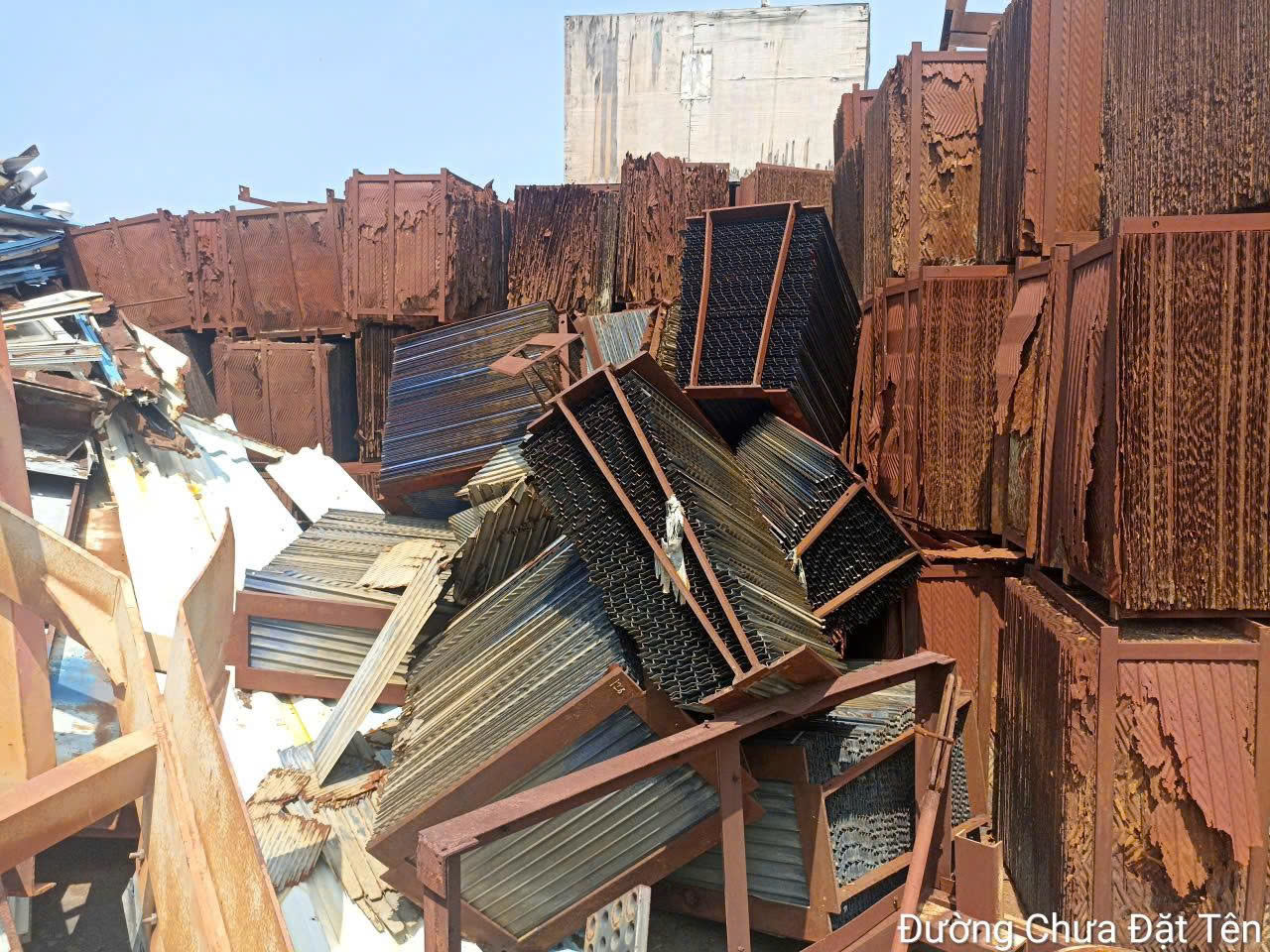 Nhà máy thu mua sắt phế liệu